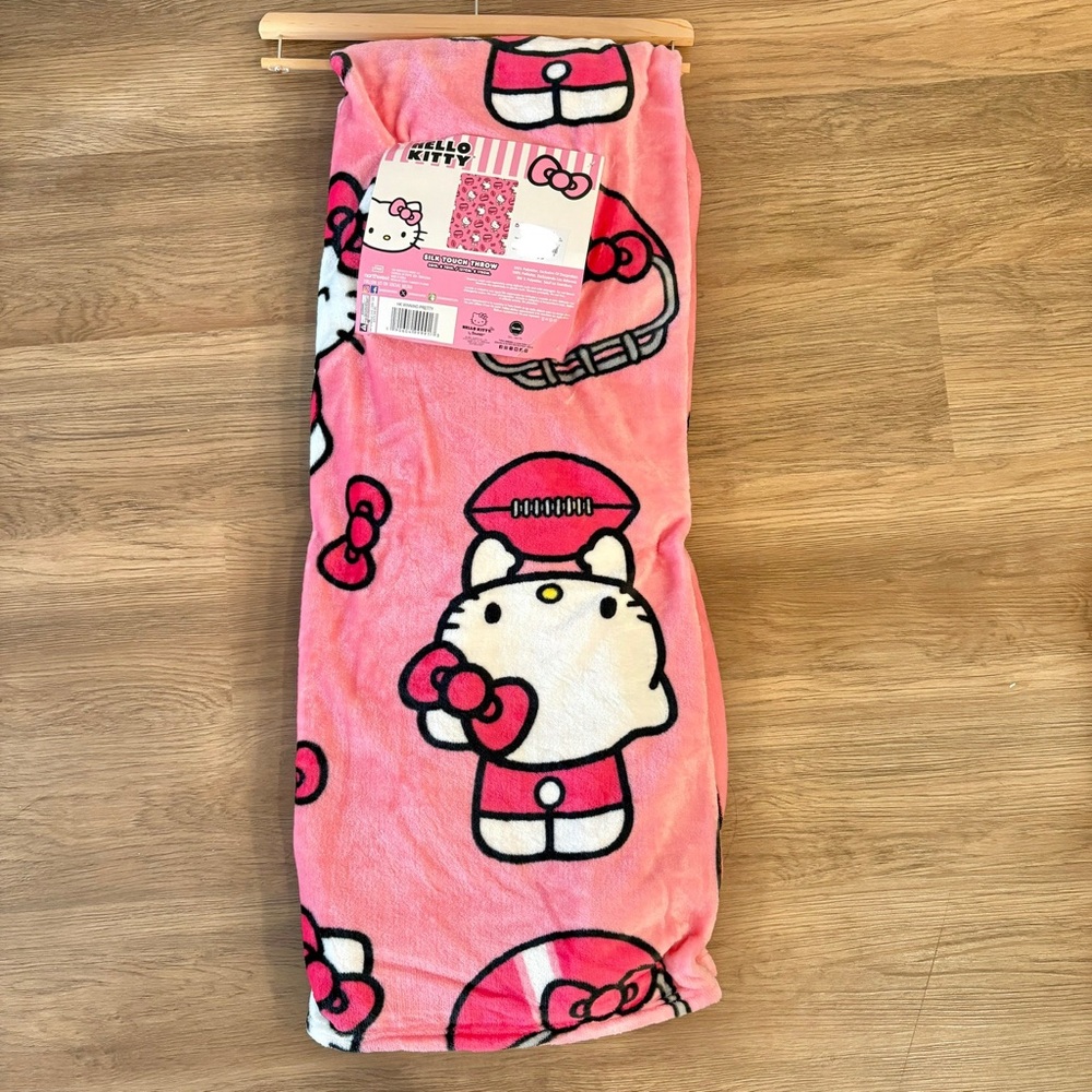 NWT Hello Kitty winning pretty football throw blanket